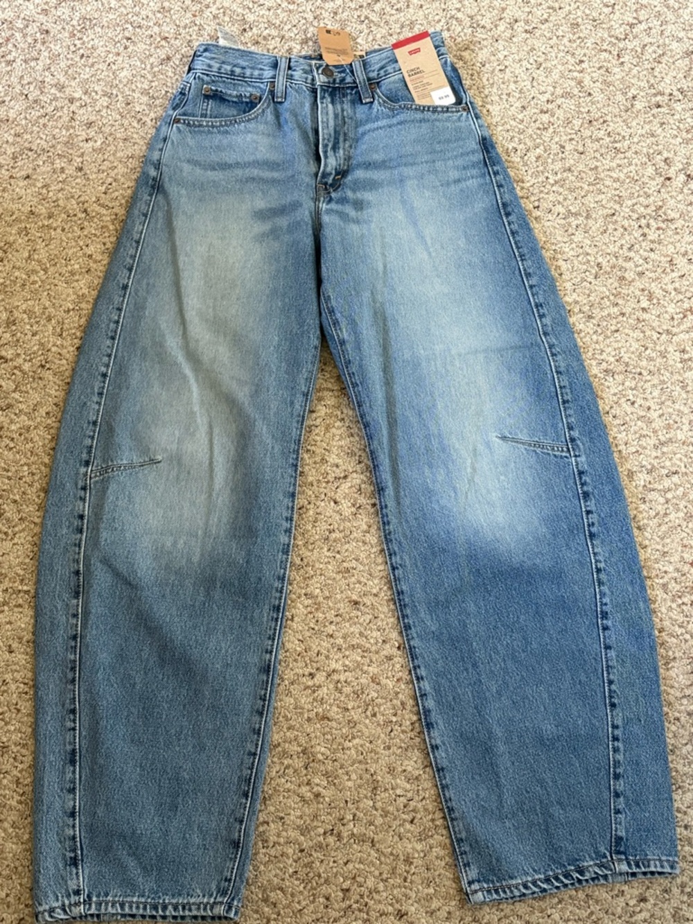 Last call!!  Levis Cinch Barrel size 27 nwt!!!